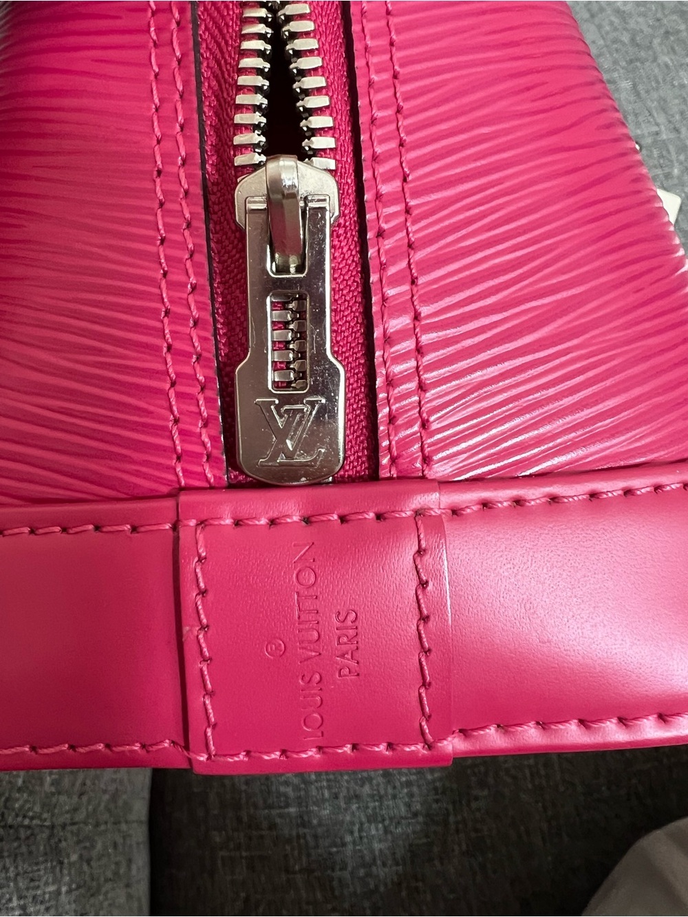 Louis Vuitton Alma PM EPI fuchsia - Picture 14 of 16